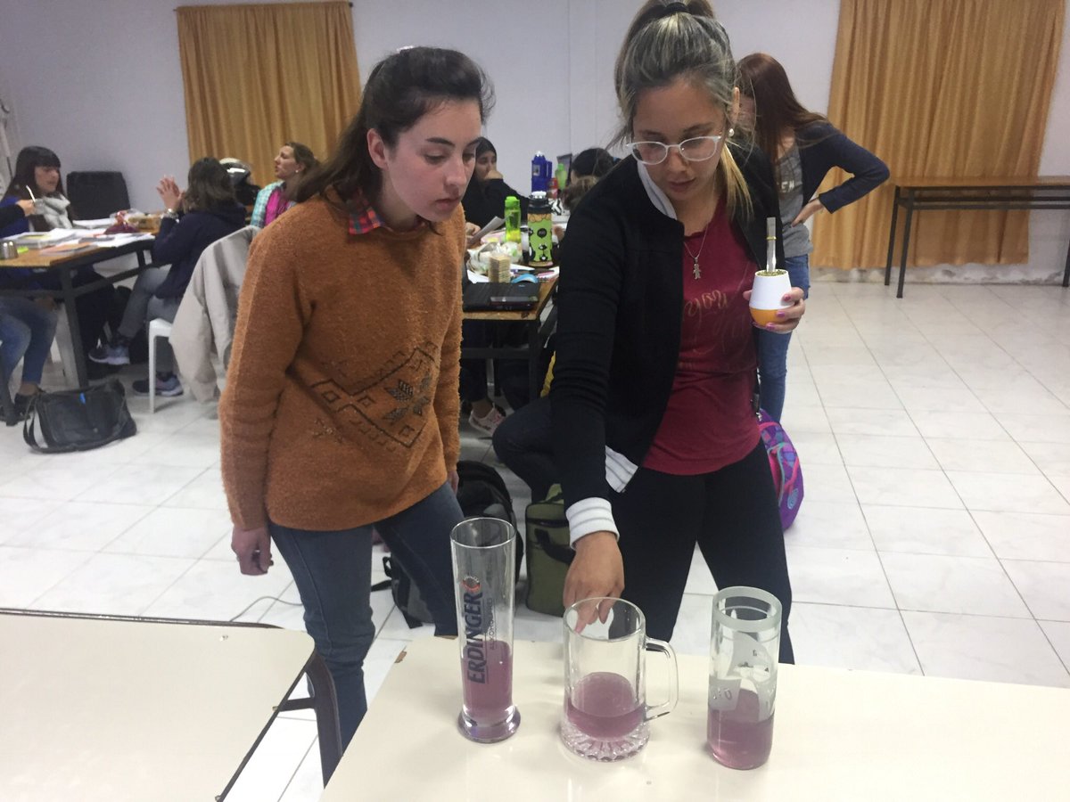 ciiehenderson's tweet photo. Curso de capacidad. ¿En que recipiente entra más líquido? Analizando secuencias didácticas @monicalopez1711 @BaheDfc @equipocoordciie https://t.co/3zOOvpkq4r