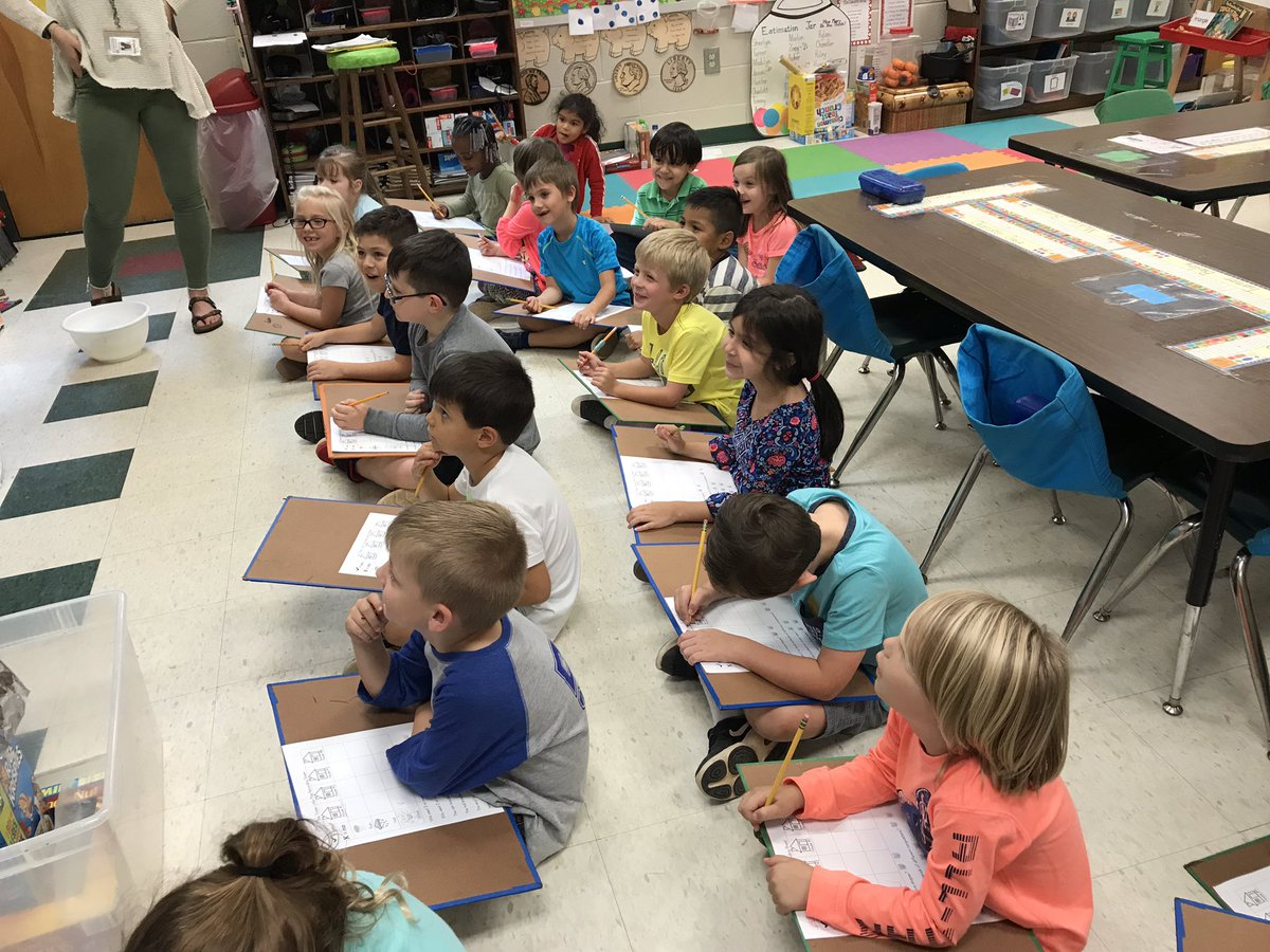MTA_MrsTipton's tweet photo. 🐺Little Pig.. Little Pig...
Let me in!
🐷🐷🐷Not this time Wolf... 
We have the EDP to protect our chiny chin, chins #mtaSTEM #engineeringdesignprocess #3littlepigs https://t.co/up1wDy5iIT