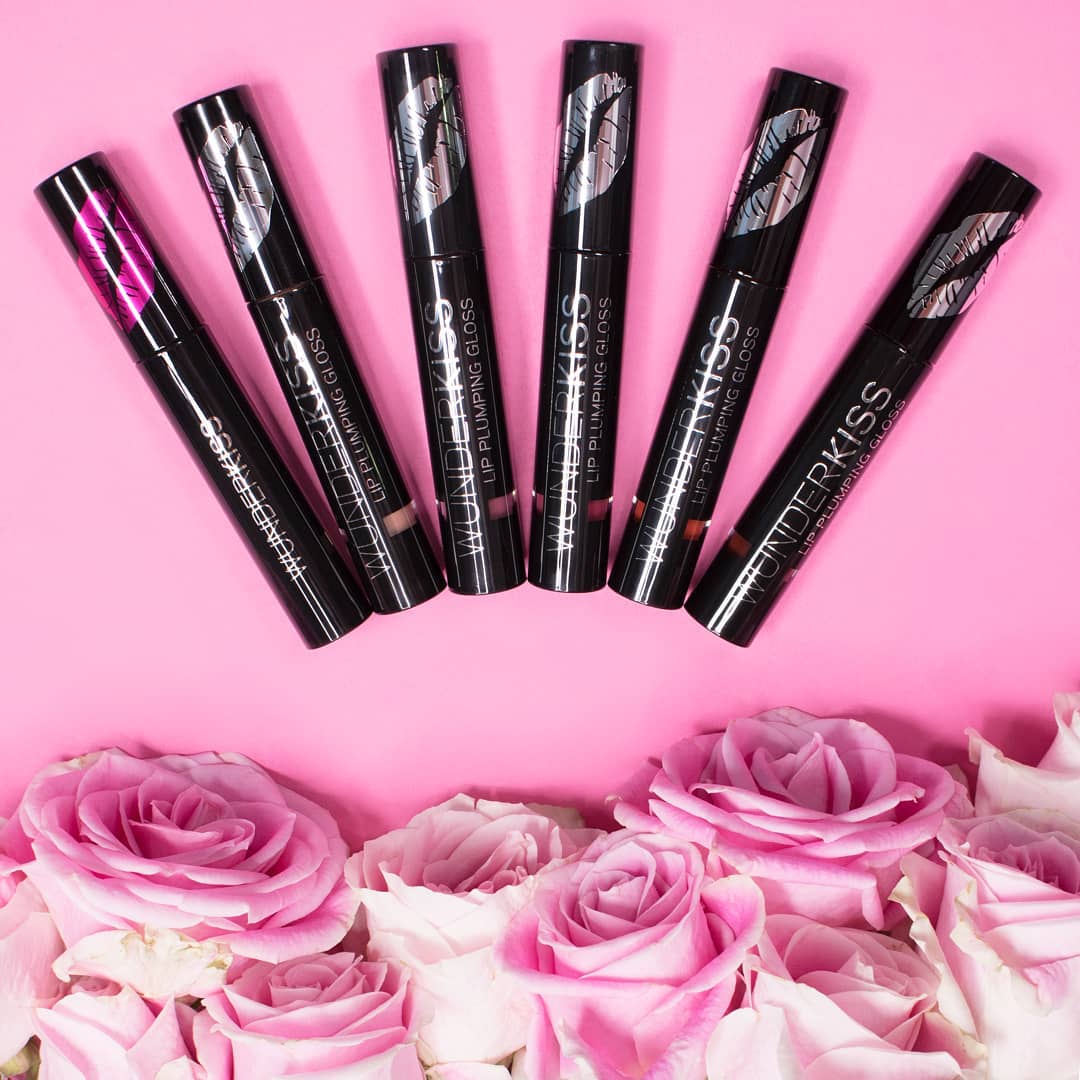 Wunder2_France's tweet photo. Une touche de gloss et on est prêtes à affronter le reste de la semaine ! 👄 

https://t.co/V3dasQG2YX https://t.co/lxrJ0rwAGH