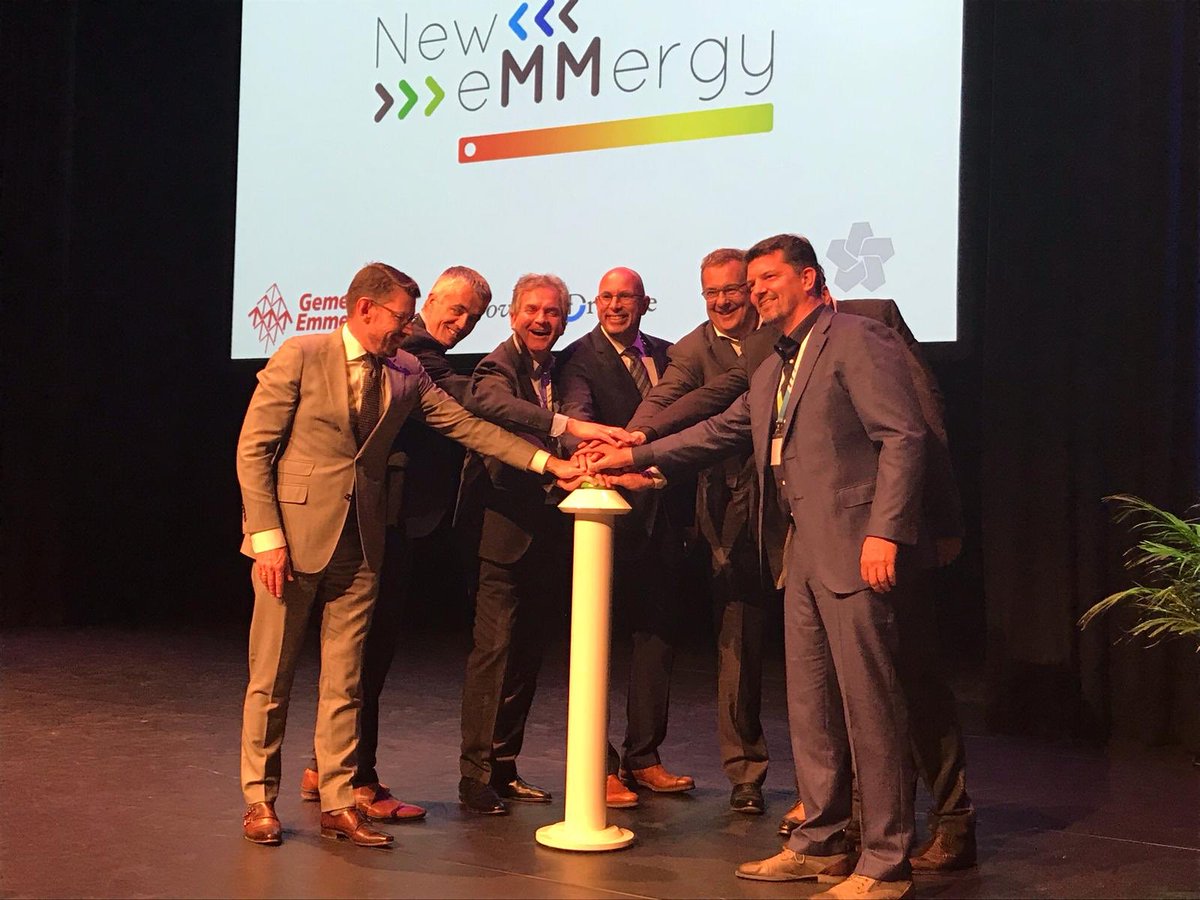 Samen mogelijkheden voor groen gas op GZI-terrein verkennen. Vertegenwoordigers van <a href="/ENGIEgroup/">ENGIE</a>, <a href="/Gasunie/">Gasunie</a>, Ludan Energy, Combinatie Greenpark Next, @EBN_NL, @newenergyco, <a href="/NAMbv/">Nam</a>, <a href="/ProvDrenthe/">Provincie Drenthe</a> en Gemeente Emmen gaven het startsein tijdens <a href="/NeweMMergy/">New eMMergy</a> congres.