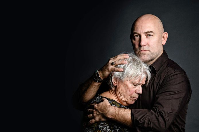 Speciaal voor alle mantelzorgers uit de gemeente Beuningen!
Op 8 november om 20.30 uur is er in Theater de Molen een speciale theatervoorstelling genaamd ‘Ma.’ Entree is gratis, wel vooraf aanmelden. Meer informatie en aanmelden kan via: bit.ly/2IifTh5