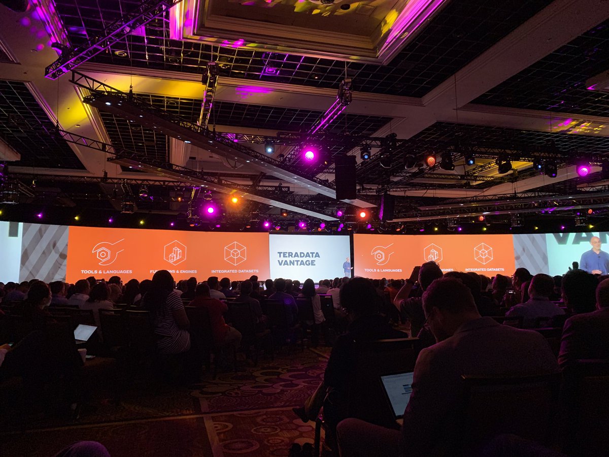 danieltyu's tweet photo. Co-creator of #jupyter, @ellisonbg putting a plug in for #TDVantage at #TAU18. https://t.co/KtQ7Sr9gSz