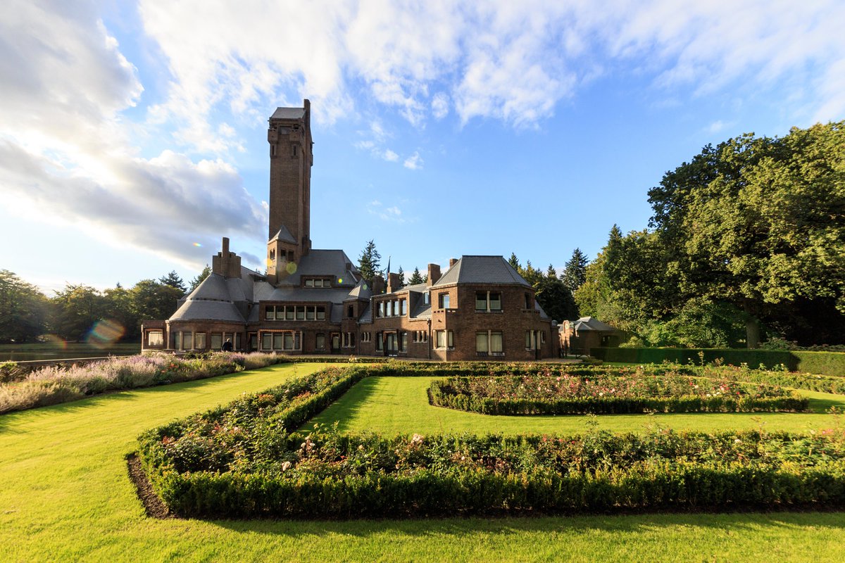 HogeVeluwe's tweet photo. Komende zaterdag is de Open Jachthuis Dag! Deze dag is Jachthuis Sint Hubertus tussen 10 en 15.30 gratis opengesteld voor alle bezoekers van de #hogeveluwe. Er start elke 15 minuten een rondleiding waar je je zonder reservering bij aan kunt sluiten. https://t.co/U14uD2HzGC https://t.co/p7vm1ZdubS