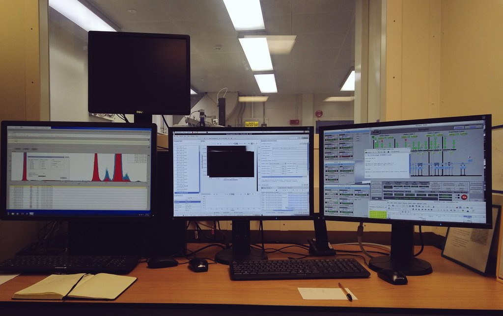 Lenrica's tweet photo. We are doing #science!
Mapping the C K-edge of MIL 090010 (CO3.1).
This is just the second measurement of the day, the night is young here at #i08 @DiamondLightSou 

@AshleyJKing85
@NHM_Meteorites
@NHM_London 
#meteorites
#PhDlife https://t.co/eyzt9A33vq