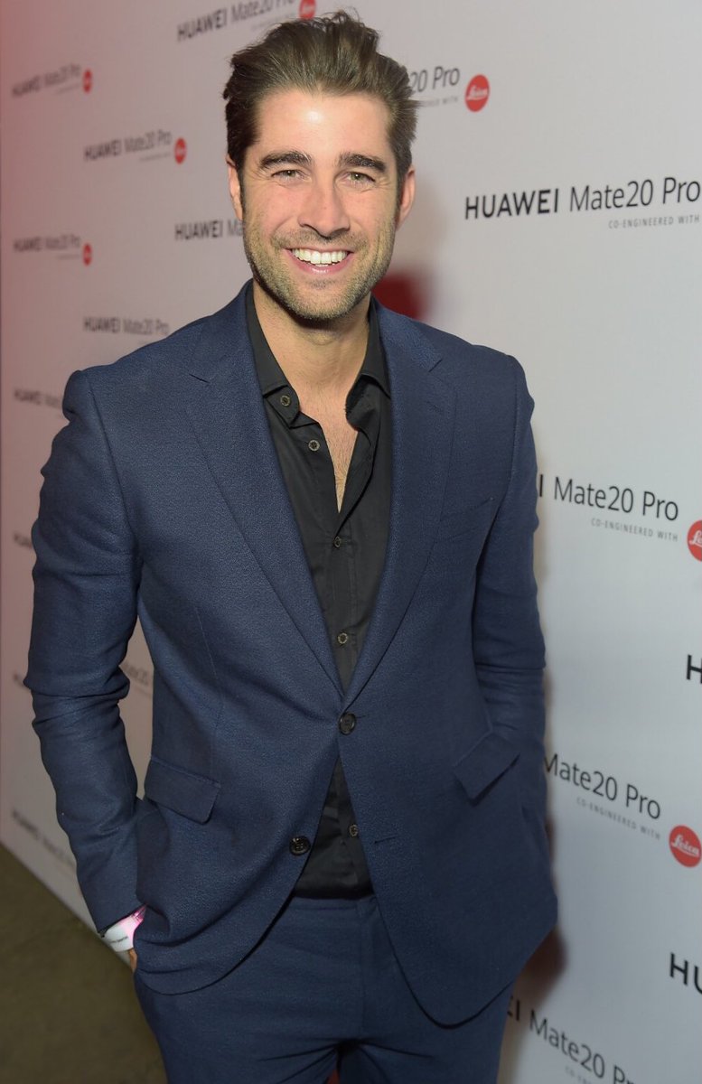 Mattjohnsons's tweet photo. 谢谢 Thank you @huaweimobileuk for putting on an incredible party last night #HuaweiMate20Pro https://t.co/w1YQEG4y1P