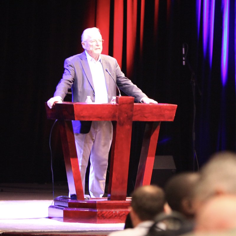 Shepherds360's tweet photo. "We need to give guidance to those who've fallen into the pit and show them how to get out of it." @ErwinLutzer #MinisteringinaSexualizedCulture #360Conference https://t.co/bqnYVR8FGh