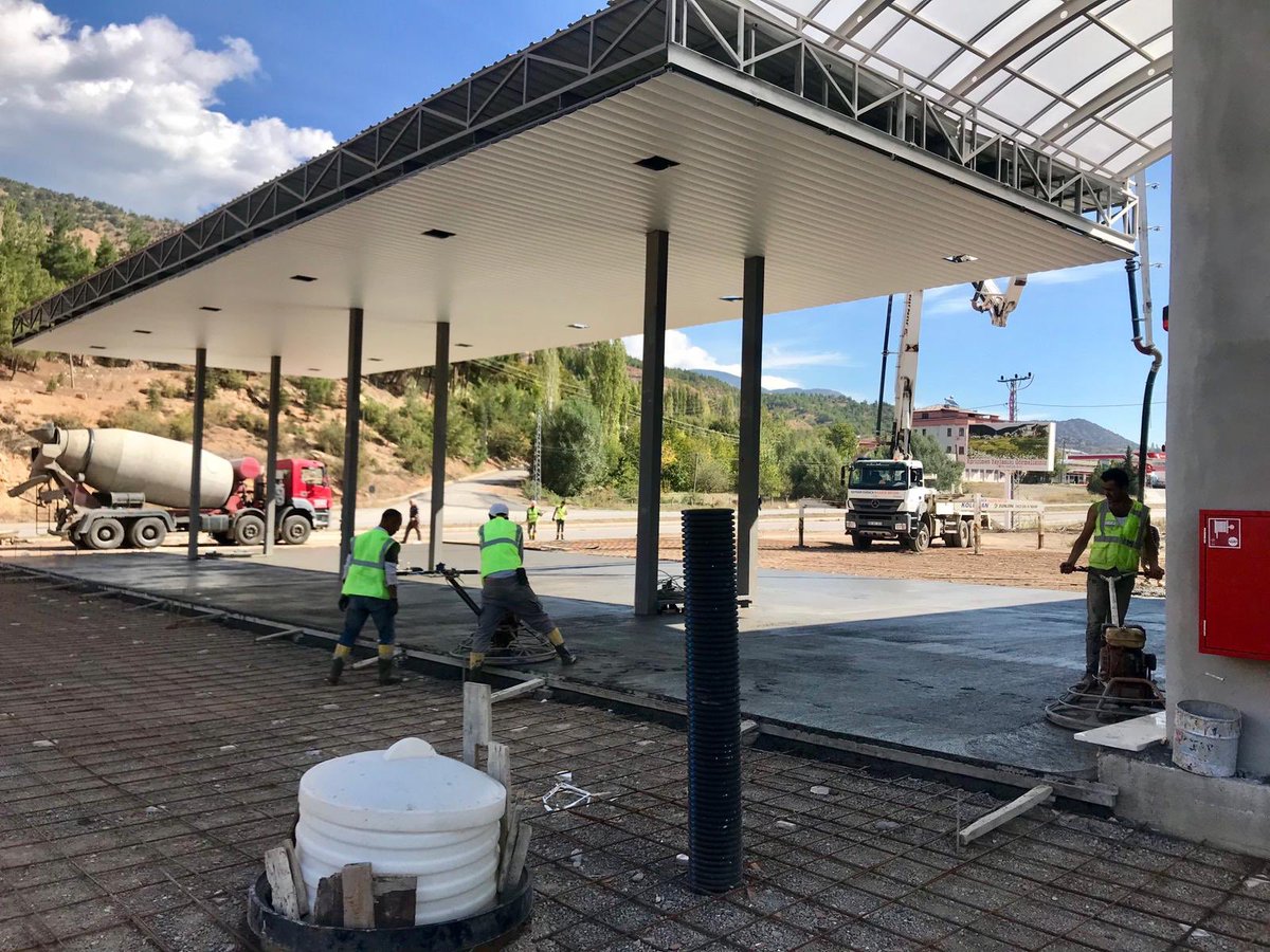 Cihanyapi's tweet image. Akaryakıt İstasyonu zemin beton işimizin sonuna geldik. Emeği geçen ekip arkadaşlarımızın ellerine sağlık. #sivas #zeminbetonu #Concrete #floor  #sahabetonu @Cihanyapi