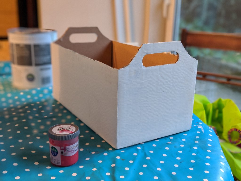 matt_bellingham's tweet photo. We cut our Little Red Hen basket from an old box and then painted it with white primer. Tomorrow Joe has decided we are going to paint it green and yellow! @F2Norbridge
#dadlychallenge #menbehavingdadly https://t.co/iT4WXcxJqY