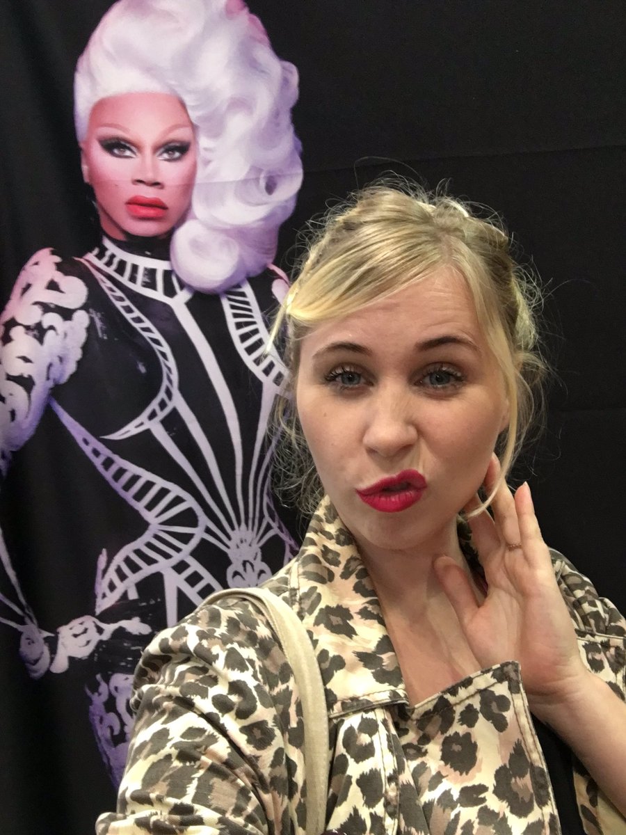 erinebagwell's tweet photo. Check out my ode to @RuPaul in a brand new episode of #BeaverTalk where I share my audio diary of what it was like to attend @RuPaulsDragCon NYC 💖 https://t.co/xEpko3GyyI https://t.co/b5LHxoIa2M