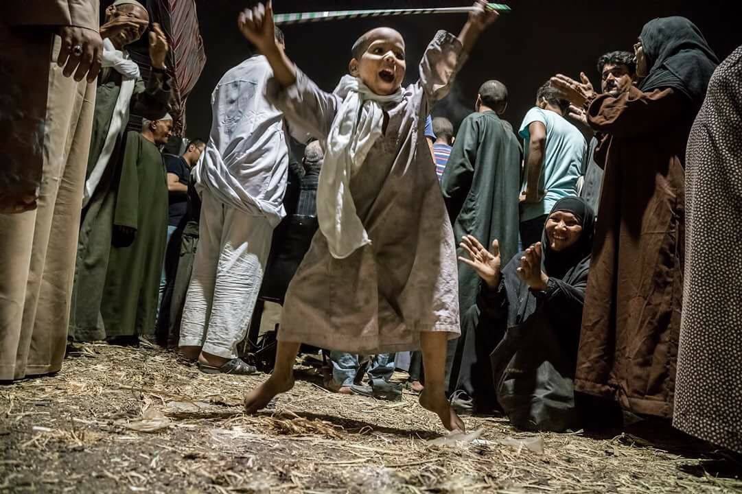 sallyzohney's tweet photo. Egyptian photographer “Mohamed el Dor” took this beautiful photo that is called “your mom is your best audience”. Such joy ❤️ #PhotographyIsLife #lifeinegypt https://t.co/rLiY2jXken