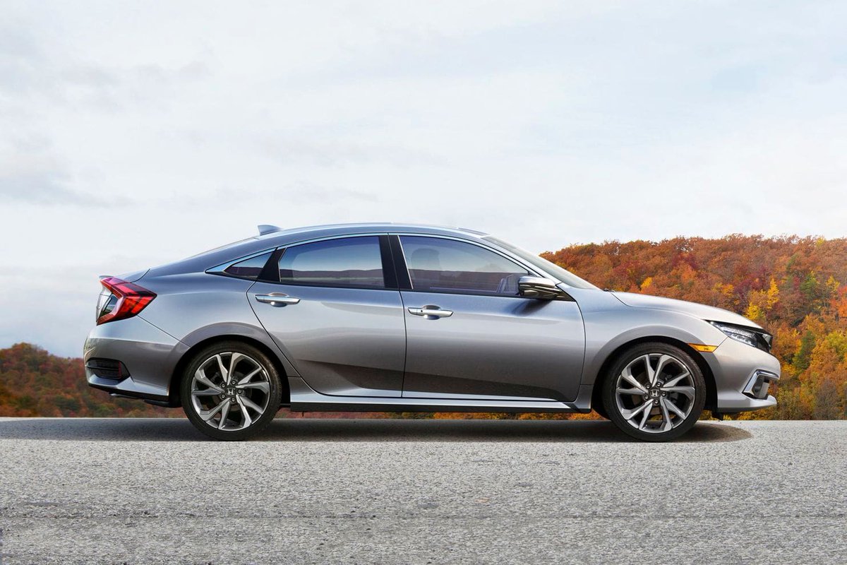 clachnit's tweet photo. Today via @AP and @ABC:  @edmunds lists 4 budget-friendly small cars: the 2019 #Honda #Civic, 2018 #Kia #Rio, 2019 #Hyundai #Kona and 2018 #Mazda 3. #SmallAndSmart https://t.co/DscDV0r2Pm https://t.co/PqytUZZ4Hn