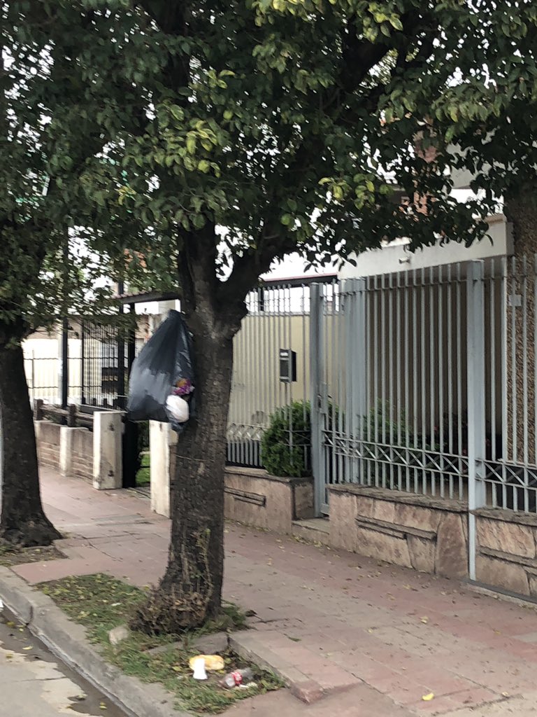 Que hermosa Córdoba llena de basura x todos lados!!! Un desastre Cotreco, acá en Duarte Quiros al 3400 hace 2 semanas que no pasan a recolectar la Basura! <a href="/ramonjmestre/">Ramón Mestre</a> <a href="/LVciudadanos/">La Voz | Ciudadanos</a> <a href="/cbadirecto/">Cordoba Directo</a> <a href="/MuniCba/">Municipalidad de Córdoba</a> <a href="/LAVOZcomar/">LAVOZcomar</a> <a href="/ElDoce/">El Doce</a> <a href="/gobdecordoba/">Gobierno de Córdoba</a> <a href="/cba/">chandler</a>