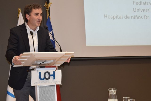 seremisaludohi's tweet image. En la @uohiggins Seremi de Salud @DrBorgono estuvo presente en 2da jornada de actualización de VIH e Infecciones de Transmisión Sexual, dirigida a profesionales del área de salud de la región #ChileLoHacemosTodos