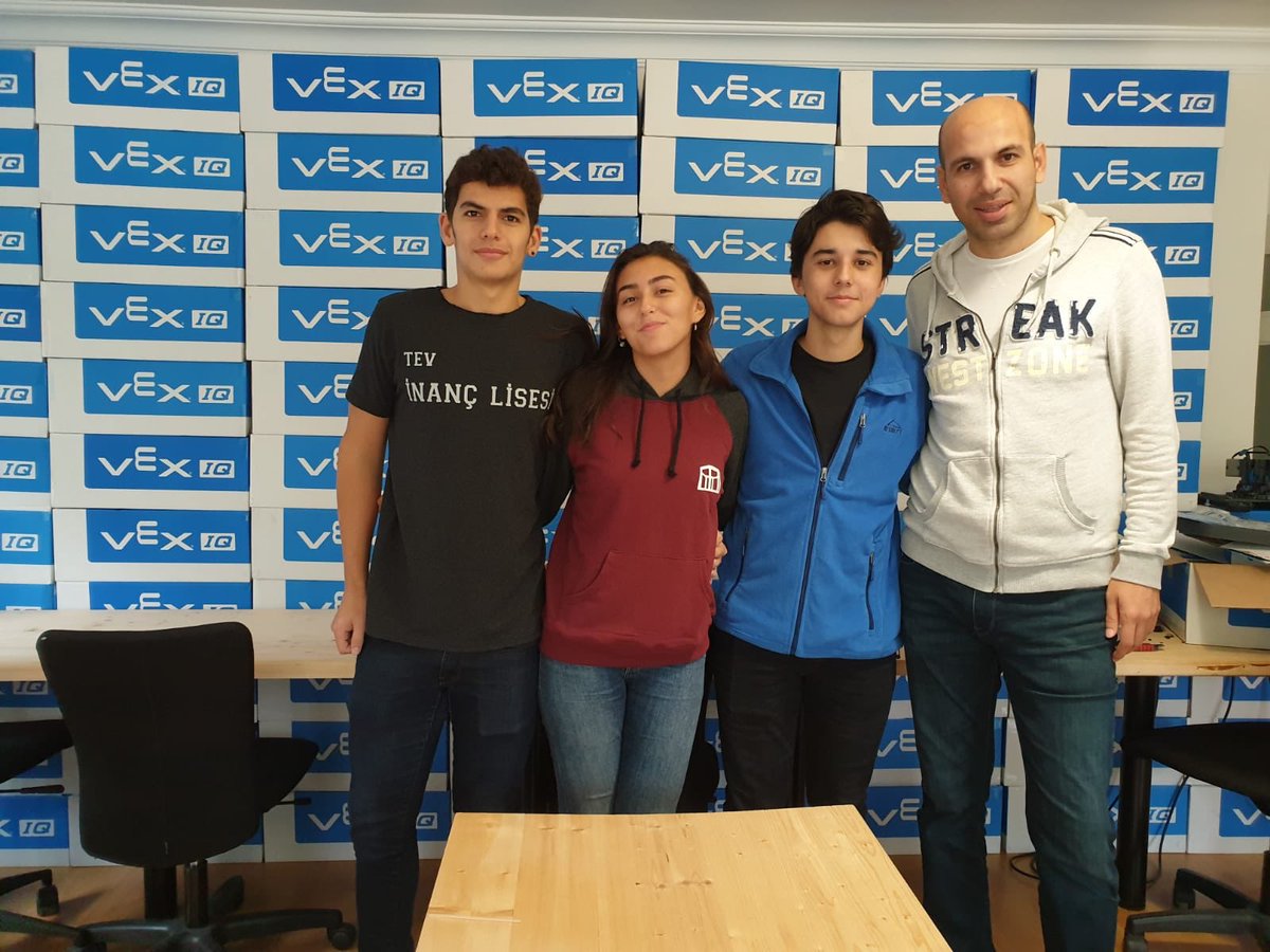 EducatRobotics's tweet image. . @tevitol VEX Robotics takımı bugün setlerini aldı 17-18 Kasım’da sezonun ilk lise yarışması için hazırlanmaya başlıyorlar. #VEXRoboticsCompetition #VEXRoboticsTürkiye #VEXWorld #VRCTurningPoint #VRC eduvasyon.org