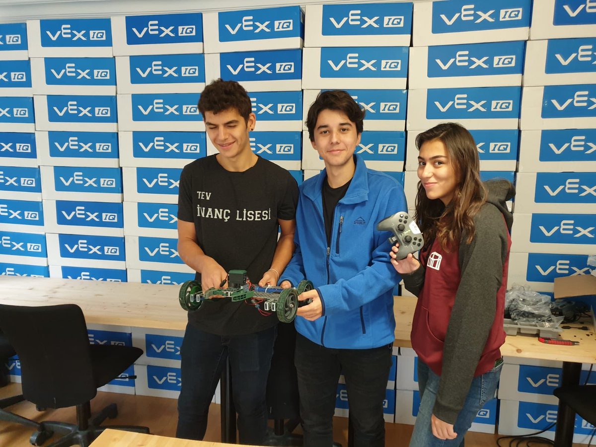EducatRobotics's tweet image. . @tevitol VEX Robotics takımı bugün setlerini aldı 17-18 Kasım’da sezonun ilk lise yarışması için hazırlanmaya başlıyorlar. #VEXRoboticsCompetition #VEXRoboticsTürkiye #VEXWorld #VRCTurningPoint #VRC eduvasyon.org