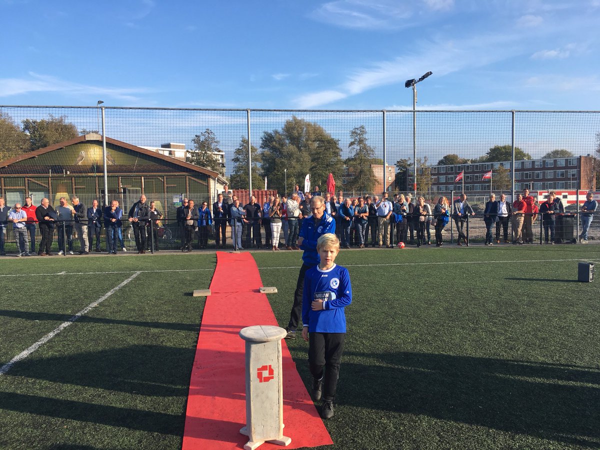 De Aftrap vandaag van het nieuwe sportcomplex in Nijlân <a href="/Gemeente_Lwd/">Gemeente Leeuwarden</a>, @LwdrZwaluwen5, genieten met  alle betrokkenen, jong en oud #trots <a href="/VanWijnenGroep/">Van Wijnen</a>