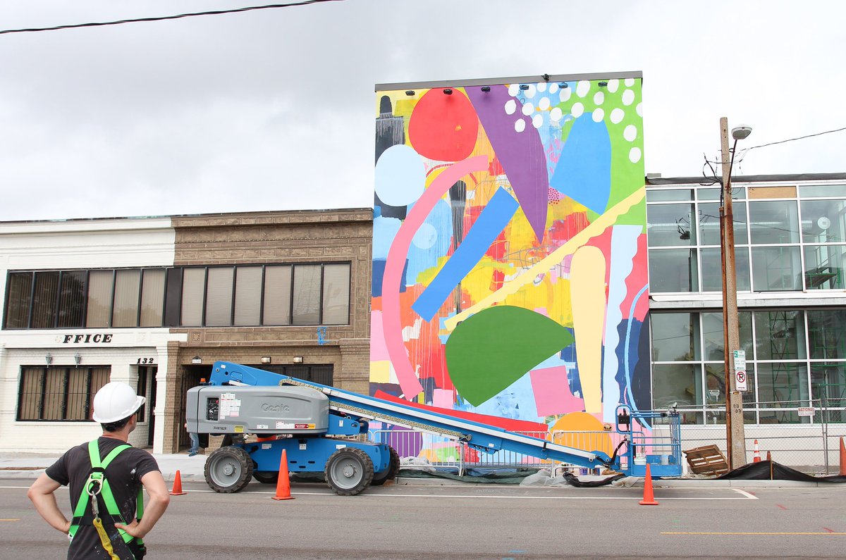 With this year's <a href="/neonnfk/">NEON District</a> Festival starting tomorrow, we're throwing it back to this time-lapse project we did of a live mural painting by @hensethename for the once <a href="/GlassWheelNFK/">Glass Wheel Studio</a>. Watch here: bit.ly/RAHenseNEON