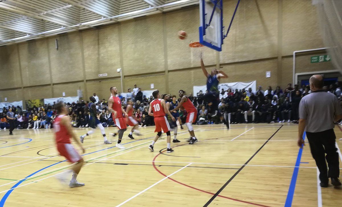 Haaaang time! We love nights like these! You can hear the crowd from the quad! <a href="/BruBasketball/">Brunel Basketball</a> 28-16 up with one minute left in the 1st quarter! #TeamBrunel