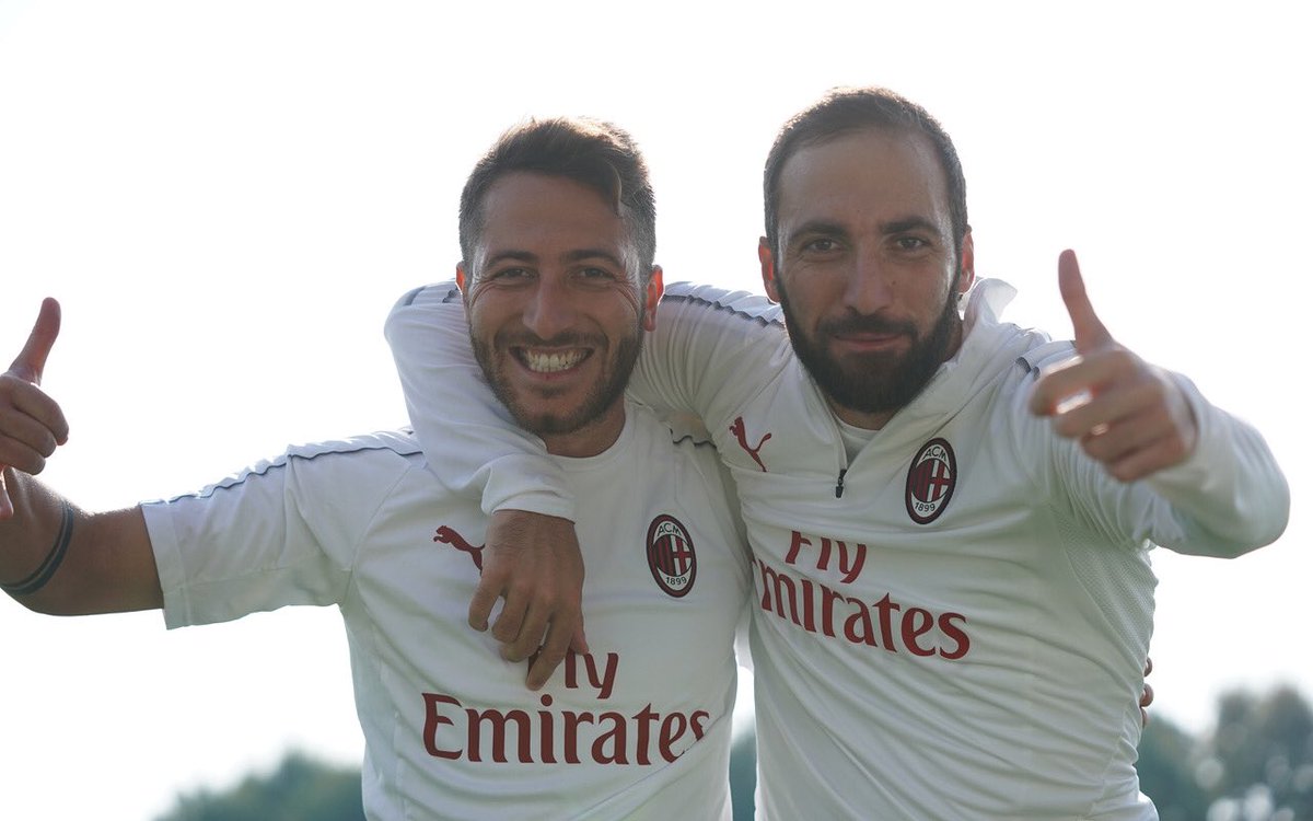Verso il #Derby .... sorridenti e carichi 💪🏼💪🏼💪🏼 #milanello <a href="/G_Higuain/">Gonzalo Higuaín</a>  <a href="/acmilan/">AC Milan</a>