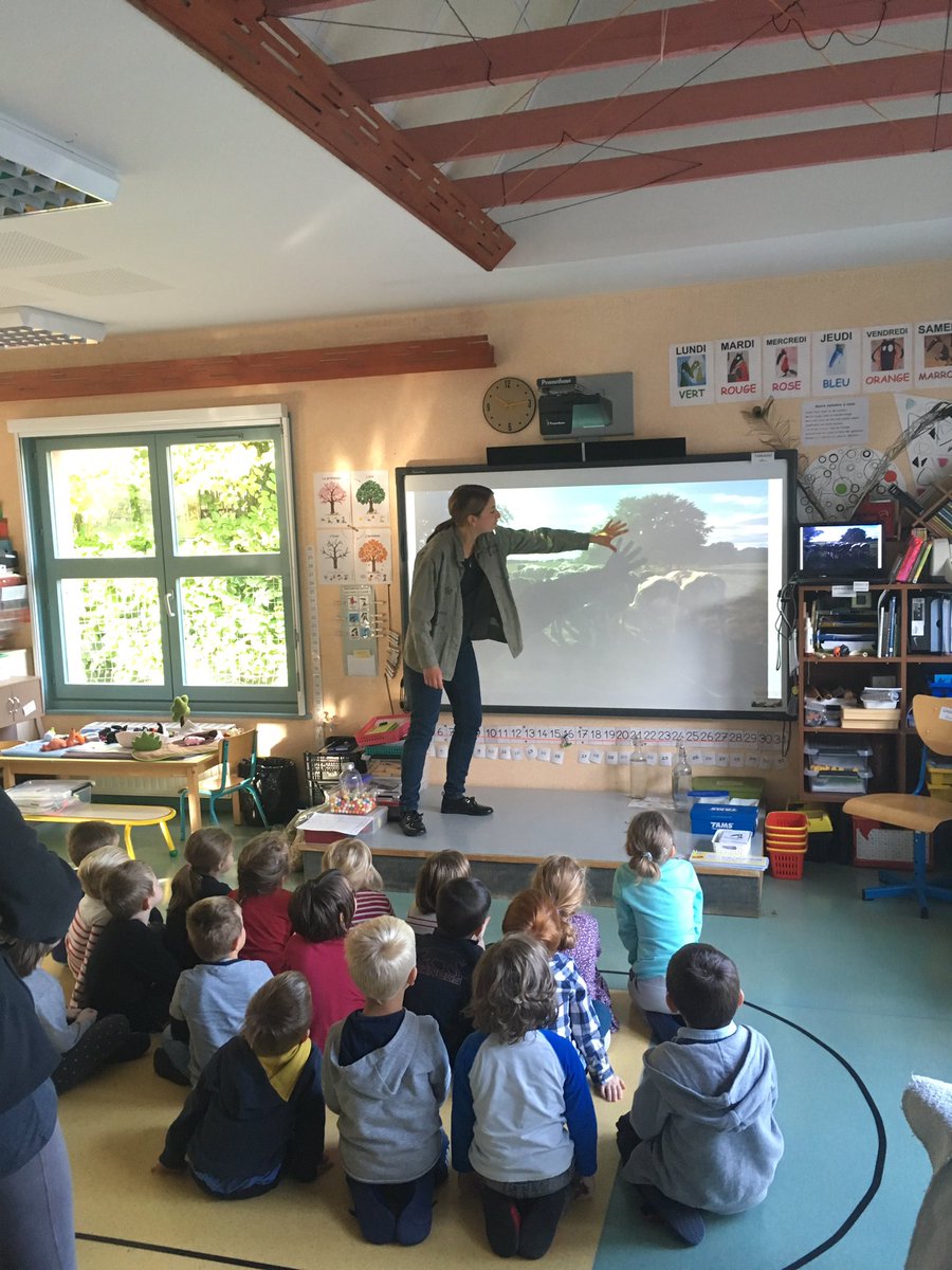 Romain_S_08's tweet photo. Hier matin,nous sommes allés dans une école primaire présentée notre métier aux jeunes écoliers, éleveurs laitiers et producteurs de crèmes glacées fermières😋très bonne expérience et moment vraiment sympathique #ceuxquifontlelait #communicationpositive @SemaineduGout (en retard) https://t.co/2Yw3n2tDpg