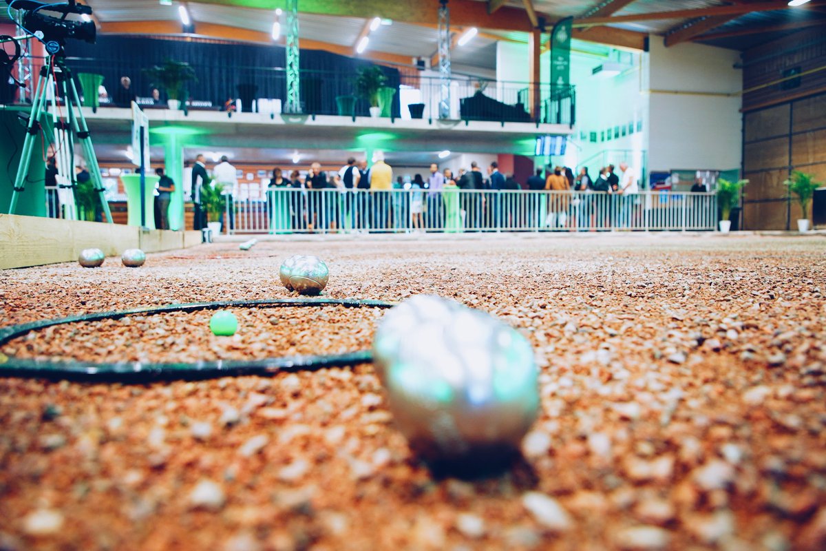 ASSEofficiel's tweet photo. 📸 Présentation des joueurs aux partenaires au tour d'une soirée pétanque 😁
@TimotheeKolo et @lauracondon81 sont déjà sur les terrains ! https://t.co/yc9Mu8Xhwx