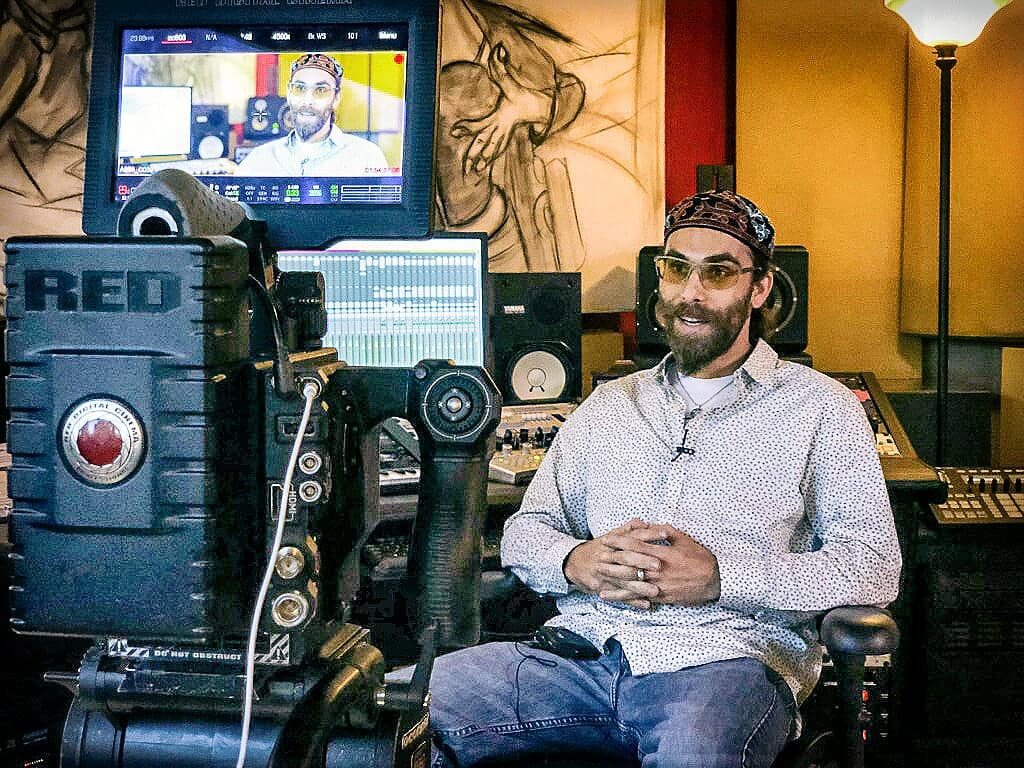 asaffulks's tweet image. What is art? What does it mean to be an artist? I discuss this and more in @vertexmedia new documentary film VISITING! An honor to get down with this dynamic duo on their latest project!

#ocrecording #asaffulks #vertexmedia #visiting #redcamera #kirasart #art #studiolife #artist