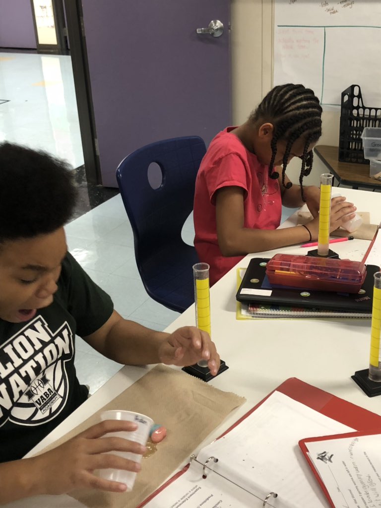 GeckosJE's tweet image. @GreerElementary Ss wonder does water affect regular gummy worms the same way as neon gummy worms?  #scientistsatwork #curiousstudents #scientificmethod @k12albemarle