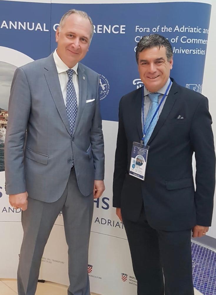 massimo_seri's tweet photo. #Spalato Croazia Meeting città Adriatico Ioniche.Sto intervenendo in diversi tavoli tematici organizzati in coerenza con i Pilastri della Strategia della Macroregione (EUSAIR) ossia:Crescita Blu, Connessione tra le regioni, #Qualitàambientale e #agricoltura, #Turismosostenibile. https://t.co/z3CMTwfzUa