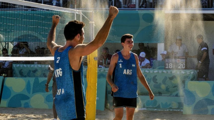 ¡MEDALLA PARA ARGENTINA! 🇦🇷 #BeachVolley El marplatense Mauro Zelayeta y el mendocino Juan Bautista Amieva se alzaron con la medalla de bronce 🥉 tras vencer 2-0 a 🇭🇺, parciales 21-15 y 21-15. 🏐¡GIGANTES!

#BuenosAires2018 #ArgentinaOlímpica