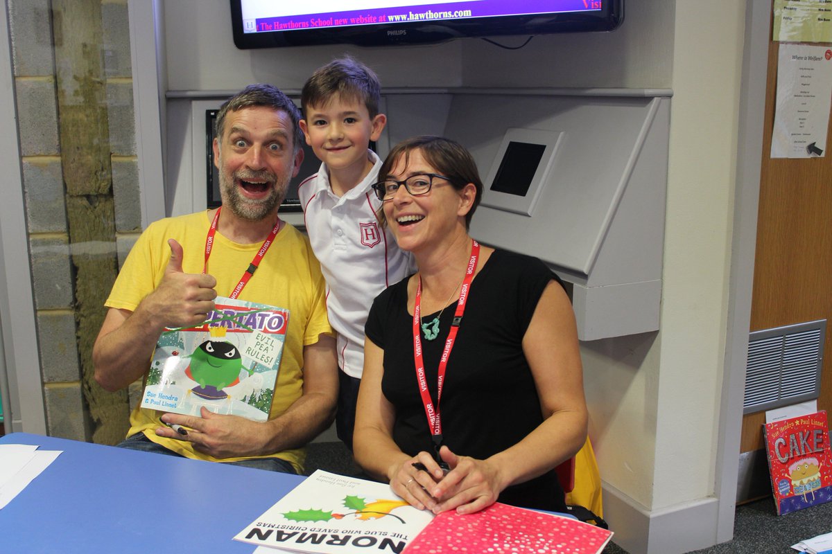HawthornsEY's tweet photo. Sue Hendra and Paul Linnet, the talented authors and illustrators of the ‘Supertato’ books, acted out their books. causing much laughter, especially with ‘I Need a Wee!’ #funandlaughter #superheroes #drawingemotions @HawthornsSchool @suehendra @PaulLinnet @simonkids_UK https://t.co/ClRR3f1NLI