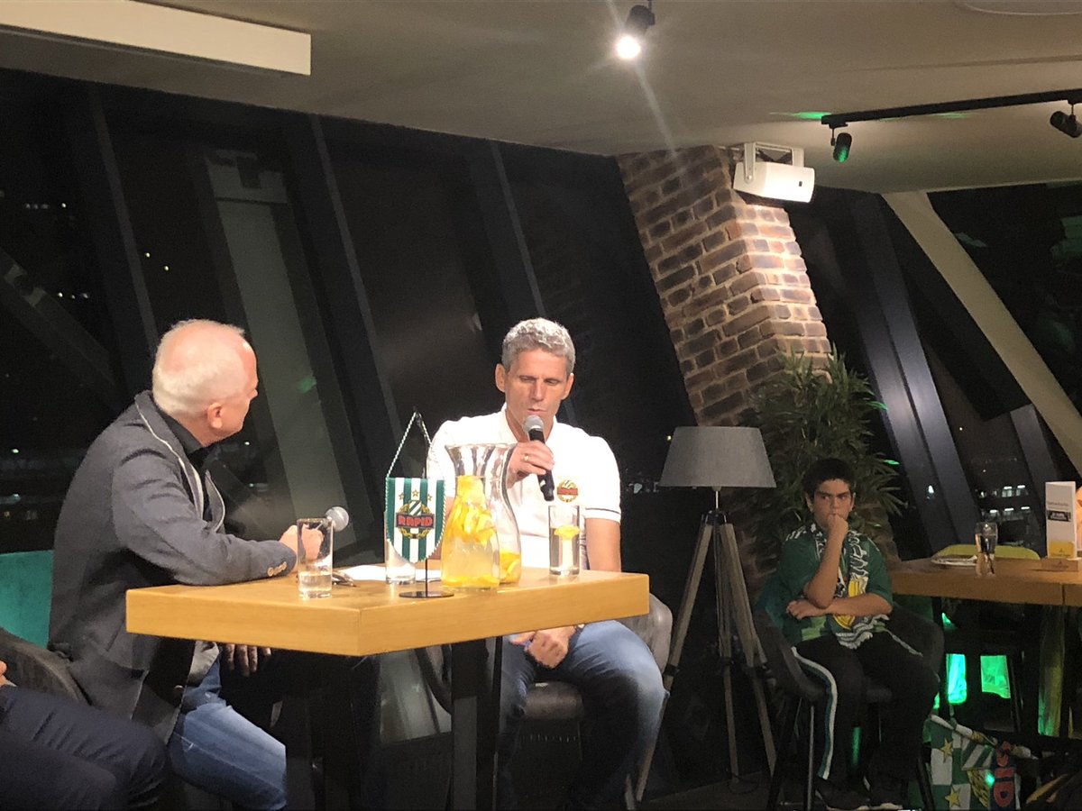 💭 Unser Cheftrainer Didi #Kühbauer bei seinem ersten Rapid-Stammtisch: „Im Spiel gegen Sporting Lissabon 1995, haben wir den sogenannten Rapid-Geist hochleben lassen. Das war ein ganz besonderes Spiel in meiner Karriere“ #skrapid #SCR2018