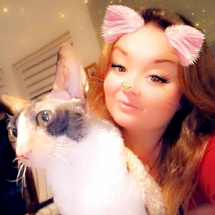 catharinazuhlke's tweet photo. Me&MyFriend for tonight! #ZÜHLKE #twoberries #alli #cornishrex #perfectvillain #cats #CatsOnTwitter @d8musicfinland https://t.co/0Qihl0U4Nh