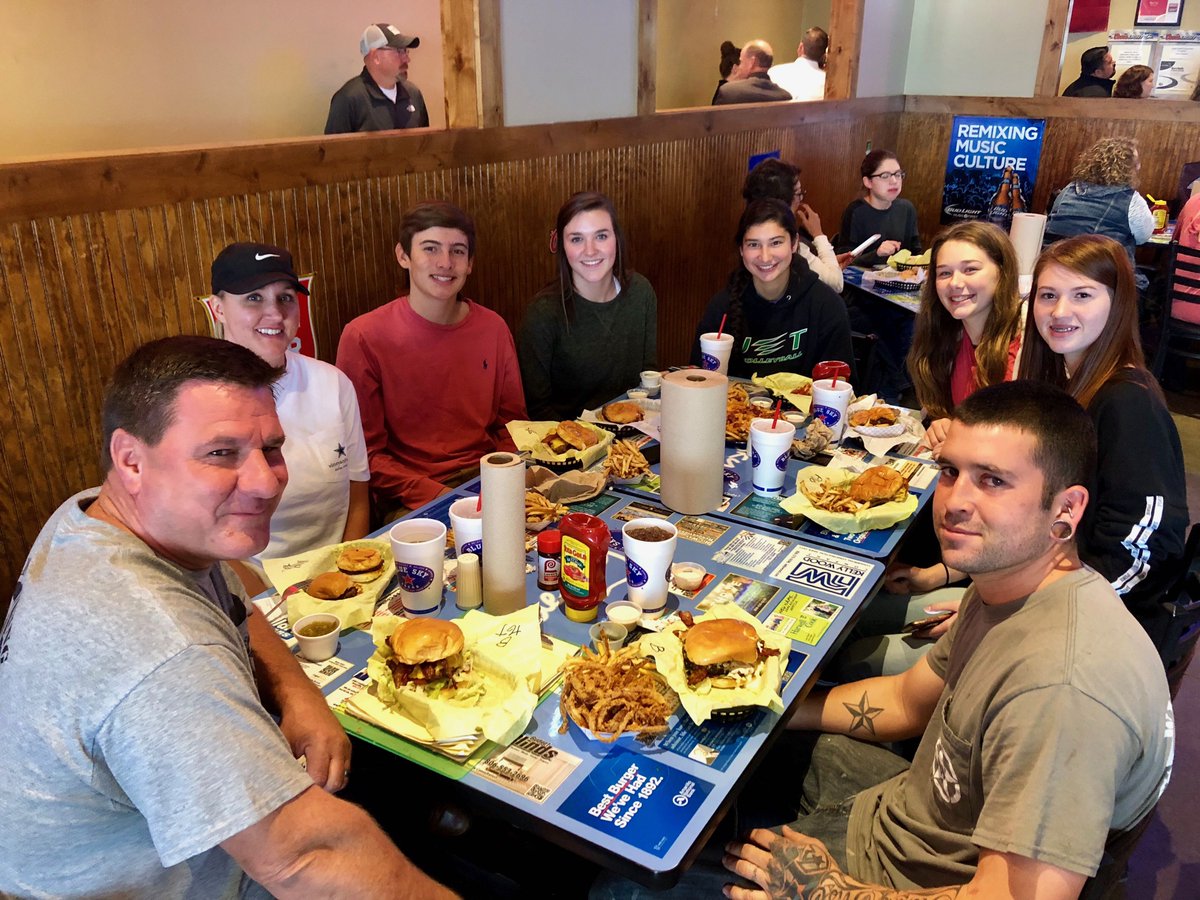 BlueSkyAmarillo's tweet photo. The gang’s all here.  There’s something for everyone at Bluesky!🌭🍔🍟 https://t.co/2aELBF62uP