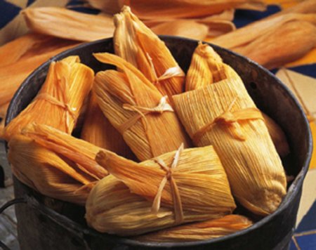 chefroytrejo's tweet photo. La gastronomía del Estado de #Chiapas cambia según la región, hay platillos que encontramos en todos lados, como los famosos tamalitos de elote o de chipilín, o los plátanos machos rebanados y fritos, acompañados con crema y queso. #ReComiendoMéxico #ChefRoy https://t.co/RIRqfwxrfV
