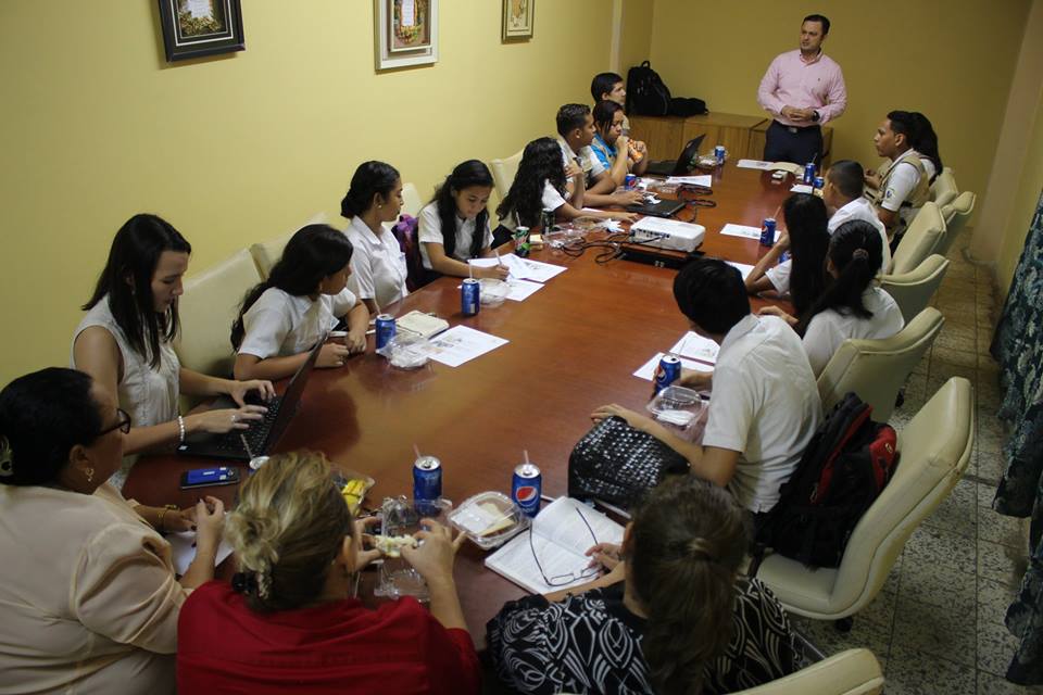 Esta maña se realizó una reunión con diferentes niños y niñas de centros educativos de Villanueva, Honduras, con el objetivo de que ellos conozcan los diferentes programas y proyectos que ejecuta la municipalidad a favor de la niñez.