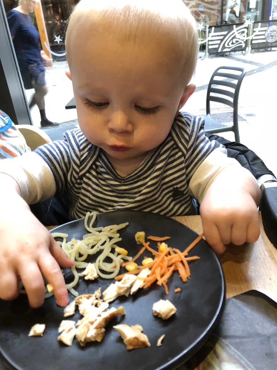 Littlelongc's tweet photo. As I won’t get to see my best buddy on my birthday, we have had an early birthday meal together! Loving the noodles! Oh and we loved waving at people as they walked past too! @wagamama_uk #noodles #happiness #nearly1 https://t.co/GchIfJVu4m