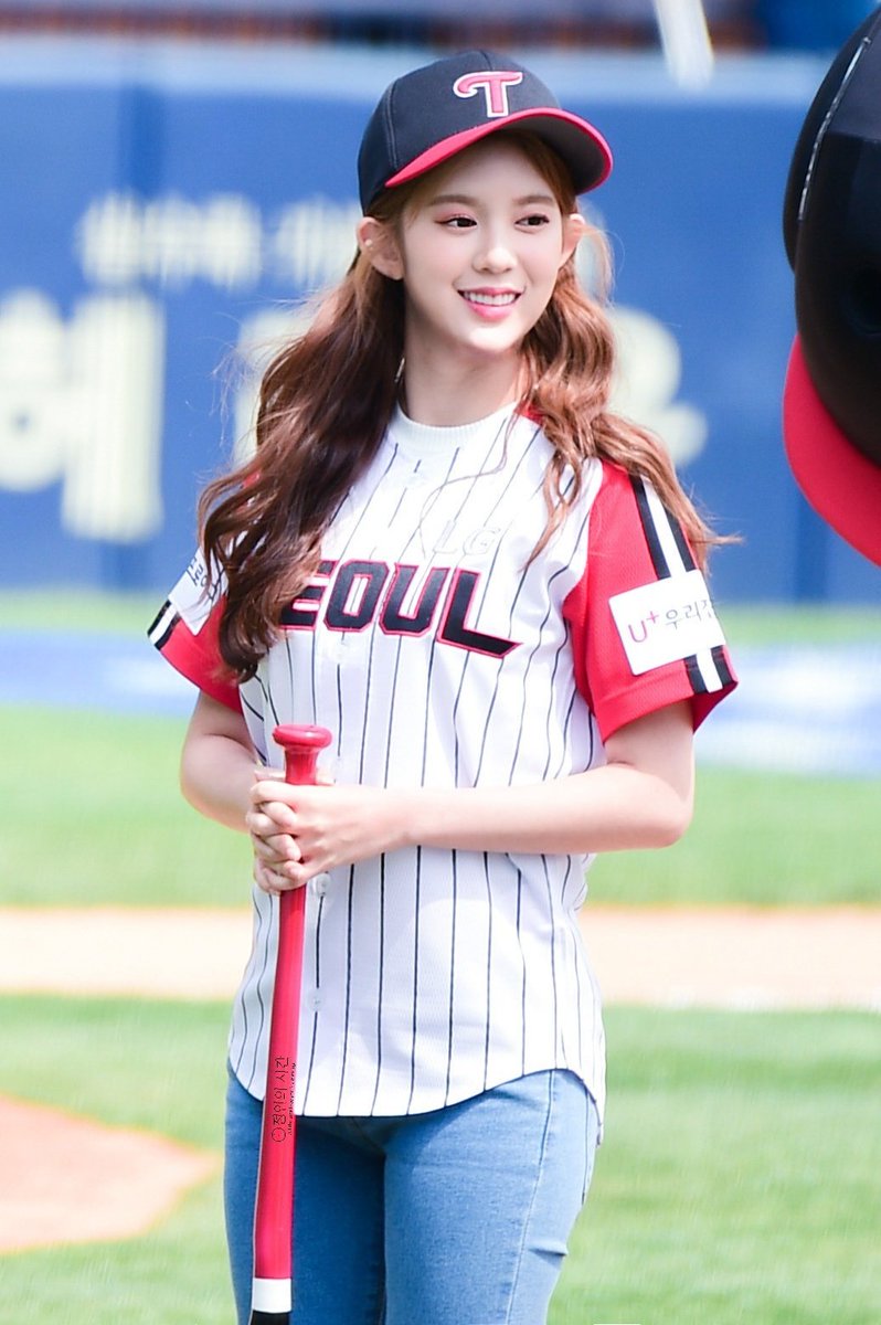 ggroupswcap's tweet photo. daisy; momoland https://t.co/eOBVvhXjzw