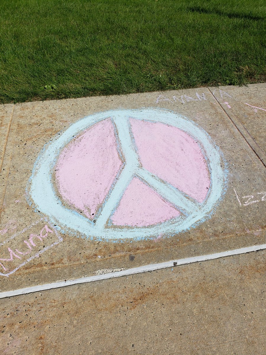 MsAlleyWWP's tweet photo. TGMS Chalking for #PEACE.  #SEL for #SchoolViolence Awareness Week.
Students provide welcoming, peaceful messages. #Character matters! Jags for PEACE. Thanks @kaity_haley  for the zen music! @WWP_Schools @WWPCounseling @TGMSJags @CounselorJag https://t.co/8HJPw2riN7