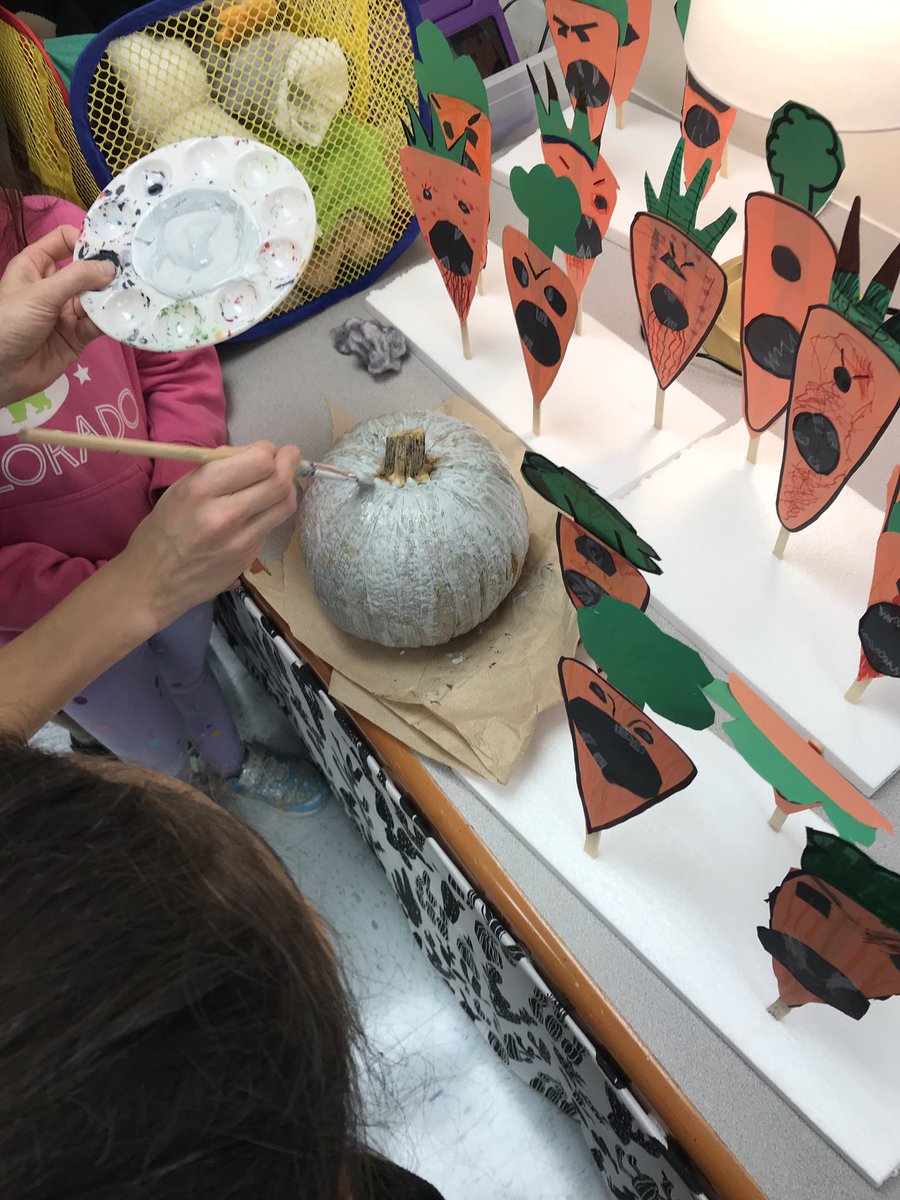 Ms_Shahs_Class's tweet photo. Who will it be??? 🤔 #literarypumpkinpatch #creepycarrots 🥕 #firstgrade 🥕@areynoldsbooks 🥕 @Suglibrary https://t.co/b7roYEUypm