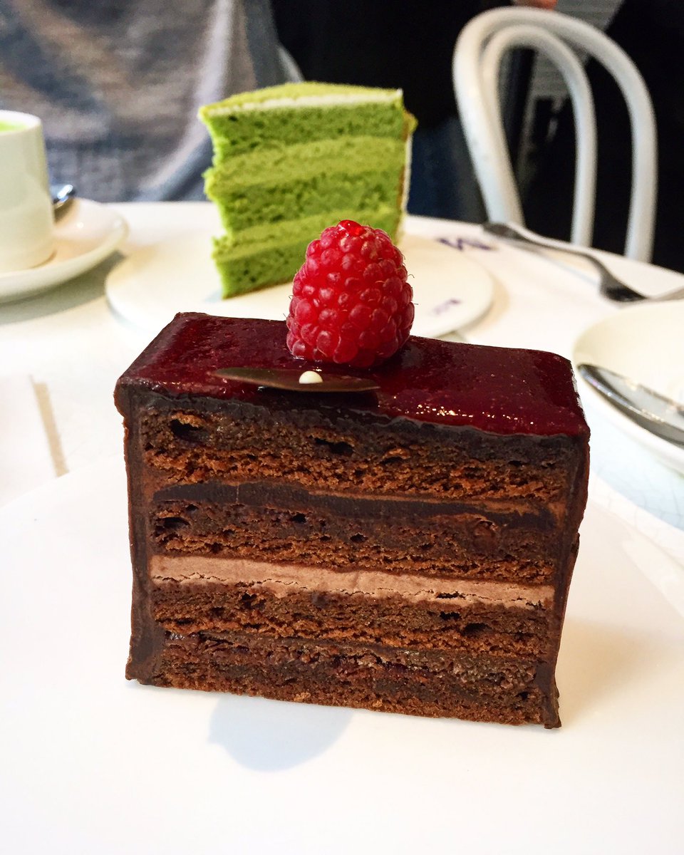 LucyLara_Art's tweet photo. ¡Ni modo! ¿Qué puedo hacer? #guiltypleasure #rasberrycake #machacake #newyork #gula https://t.co/fx3figQzqd