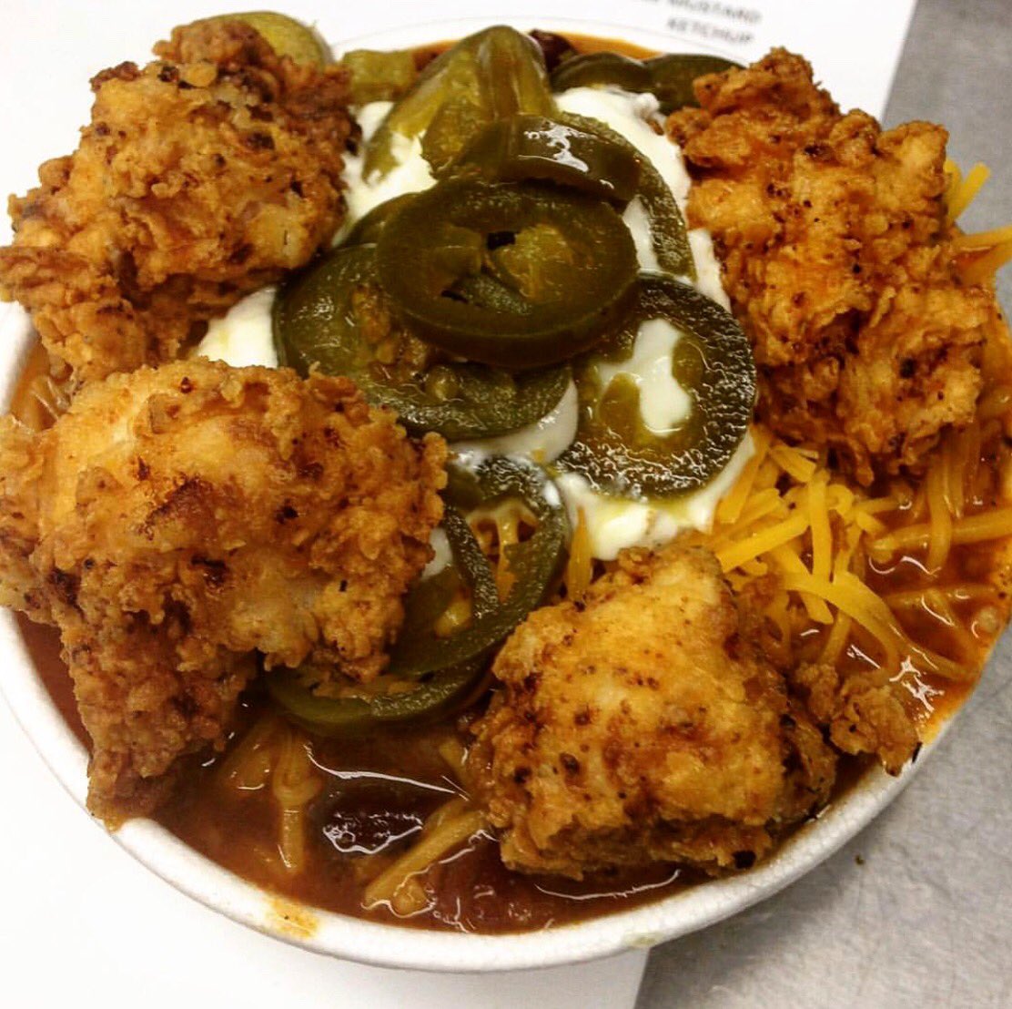 FriedCHCKNFest's tweet photo. Run, don’t walk to go get one of these Fried Chicken Creole Chili Bowls from #FCF2018 vendor @DivaDawgTruck at @UofNO! https://t.co/ewOmvpQ1gB