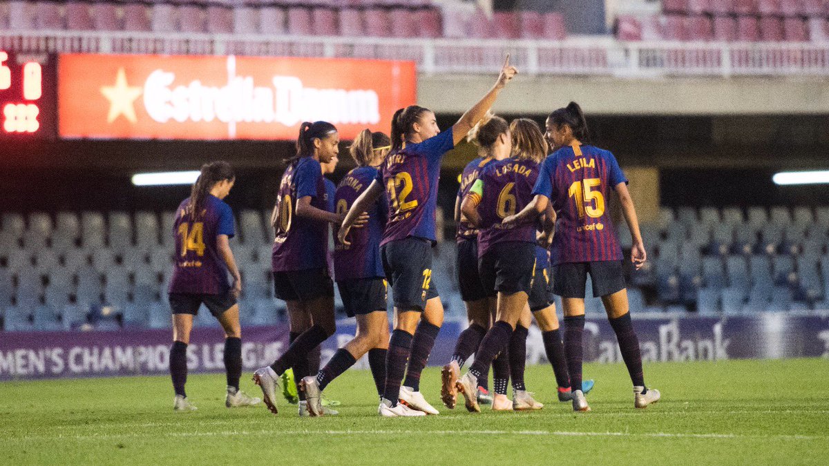 Las jugadoras celebran uno de los goles.