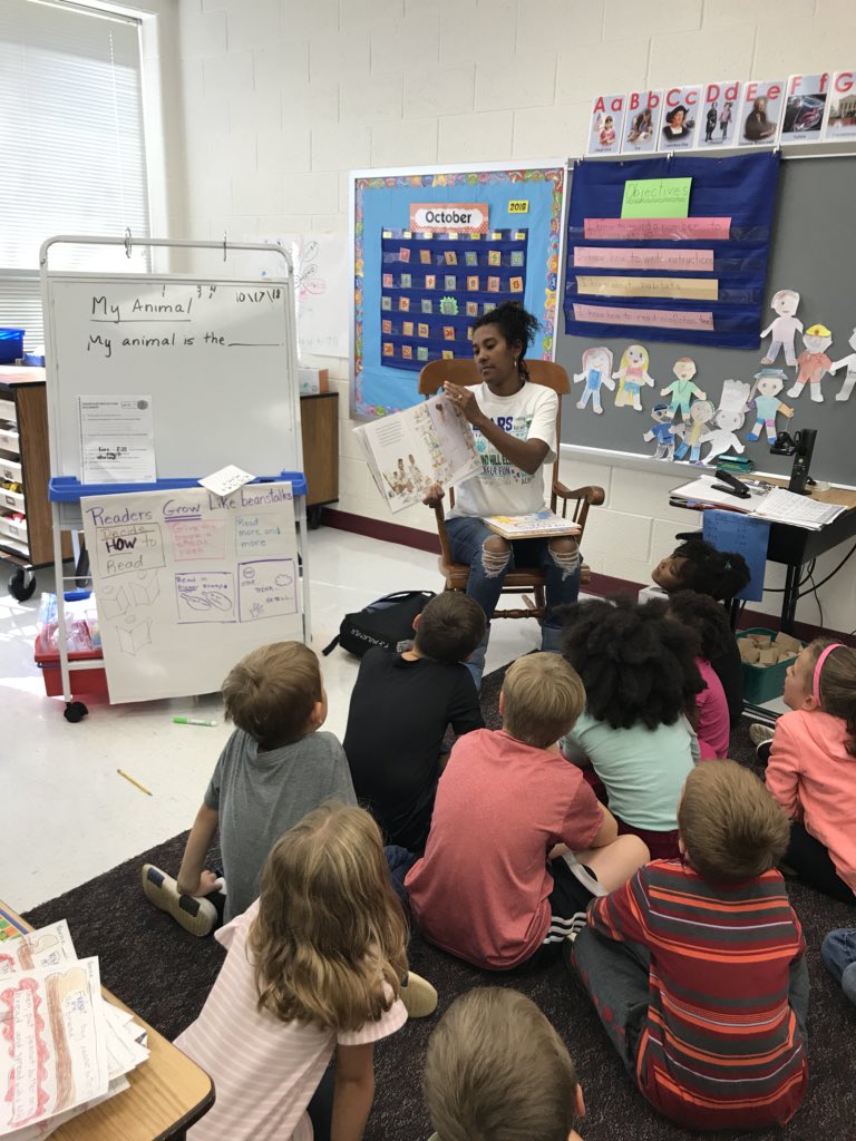 martin2learn's tweet photo. Mrs. Faulkner reads to the class! https://t.co/WH19lipXKx