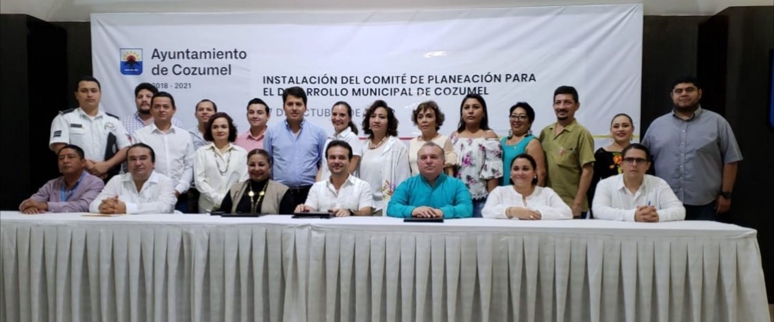 Sedesol_QRoo's tweet photo. A través de la delegada @RosarioOY la #Sedesol #QuintanaRoo  presente en la instalación del Comité de Planeación para el Desarrollo Municipal de #Cozumel cuya responsabilidad es formular y promover programas de inversión en beneficio de los ciudadanos. @pedrojoaquin https://t.co/M2q7NmHaqh