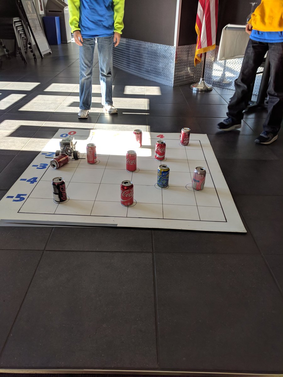 MsFStudio5's tweet photo. Day 4 of Starbase: Lego Mindstorms for coding and graphing! #Jardine501 #Starbase #WeAreTPS #STEAM #Coding https://t.co/3wTp0QQ0PH