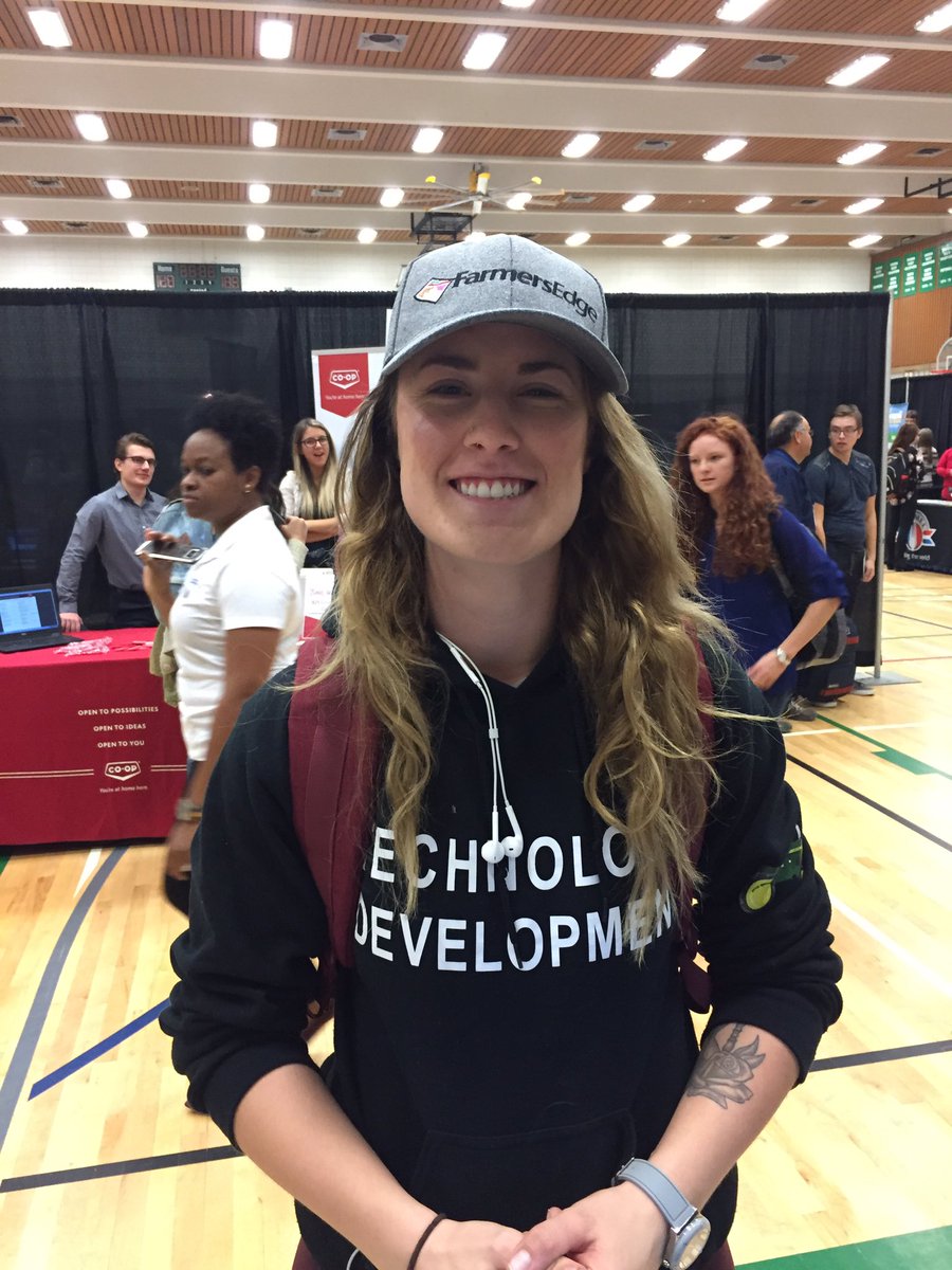 FE_HeatherClair's tweet image. The future of Ag is bright! Excited to see where these two will take it! #USask #Ag #SmartFarmingIs #WomenInAg