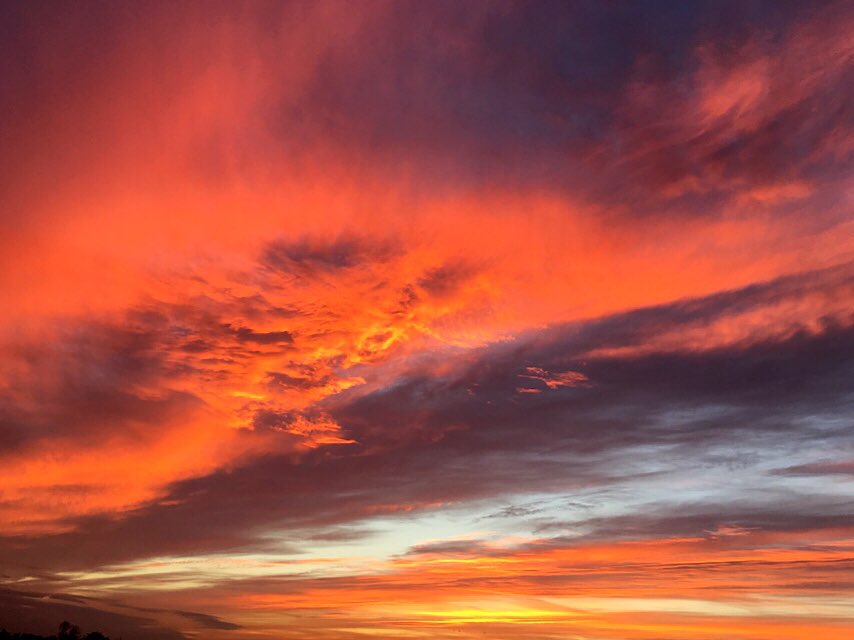 AngelikaHTCG's tweet image. What a colourful #Sunset tonight across the #SwiftValley #Warwickshire @BBCMidsWeather @BBCWthrWatchers @StormHour