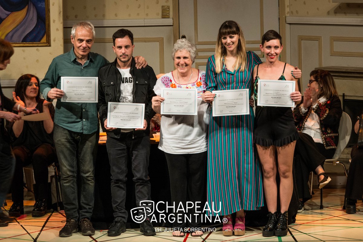 ChapeauOk's tweet photo. (Parte 5) #Teatro @premiosace #EntregaDeDiplomas en @multiteatro PH @julimsorrentino para @ChapeauOk --> https://t.co/F5qB2nKIsL https://t.co/90c6w0FOXY