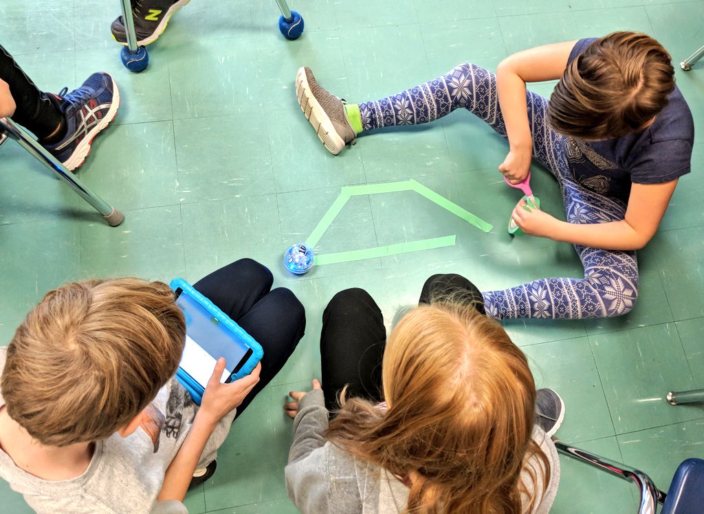 ScottMcKenzie27's tweet photo. Today we coded Spheros and Dash to create different 2D shapes for Math. #Rm9Parents #WRDSBcodes https://t.co/sMuOS5VMpt