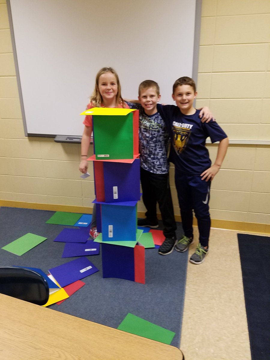 sandypittelli's tweet photo. Amazing towers made in the makerspace by Mrs. Kern's class! #horizonhawks #MakerSpace @sunprairiek12 #SPdoesISTE https://t.co/v20p96pLQq